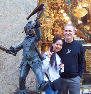 photo of Alex Glaros and his wife Thanh